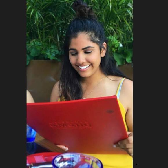 Meet your Posher, Malika - Picture 1 of 1